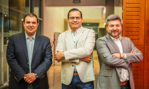 Carlos Oliver, gerente CEOLA Los Ángeles, Dr. Claudio Maldonado y Juan Medina, gerente CEOLA Valdivia