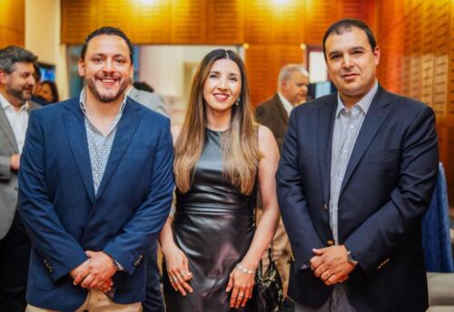 Dr. Felipe Cabrera, Elizabeth Bustos y Carlos Oliver